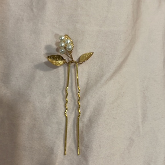 Gold leaf hair pins - Picture 2 of 3